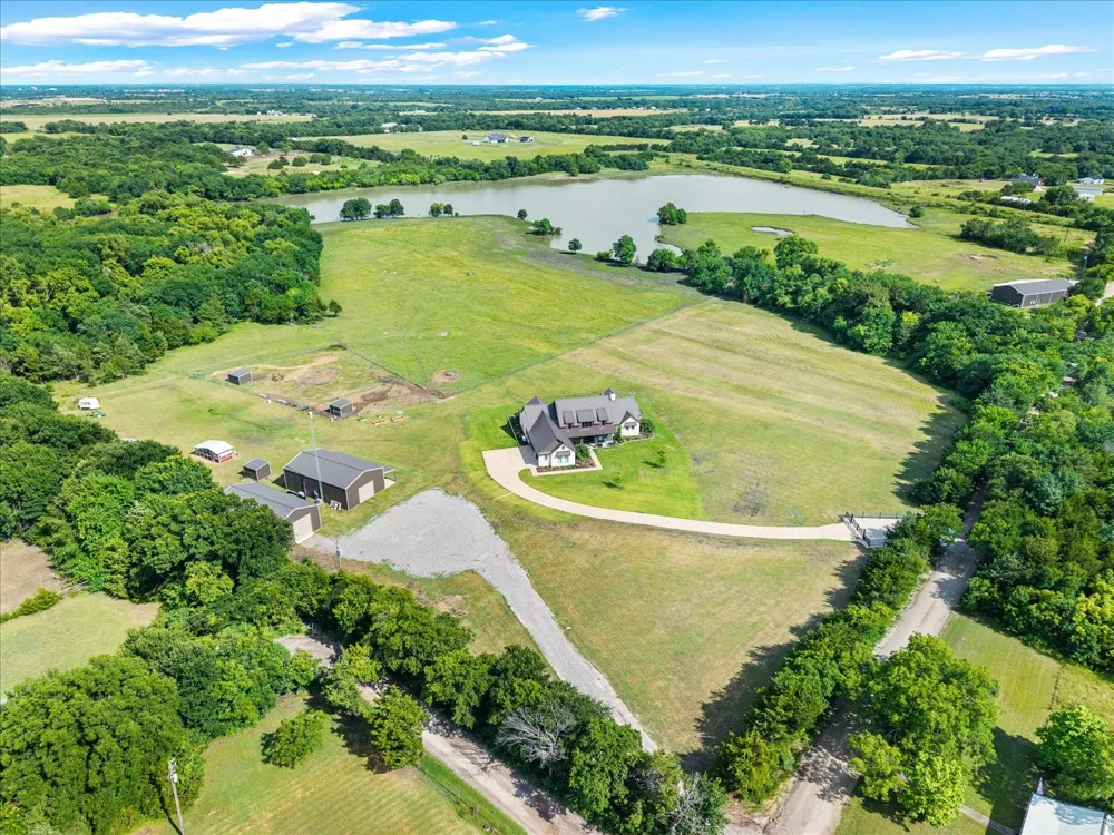 1284 COUNTY ROAD 4940 Leonard, TX 75452