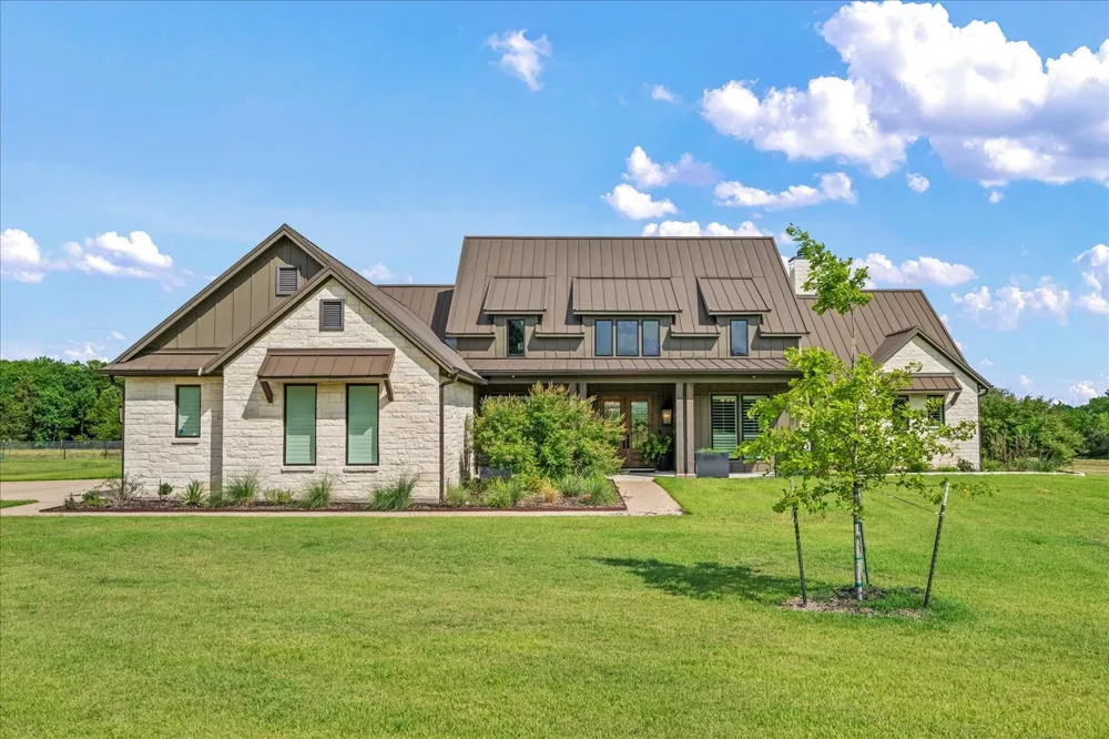 1284 COUNTY ROAD 4940 Leonard, TX 75452