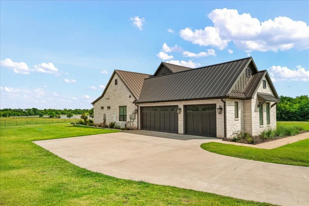 1284 COUNTY ROAD 4940 Leonard, TX 75452