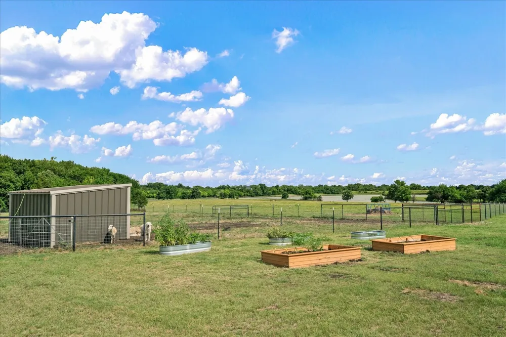 1284 COUNTY ROAD 4940 Leonard, TX 75452