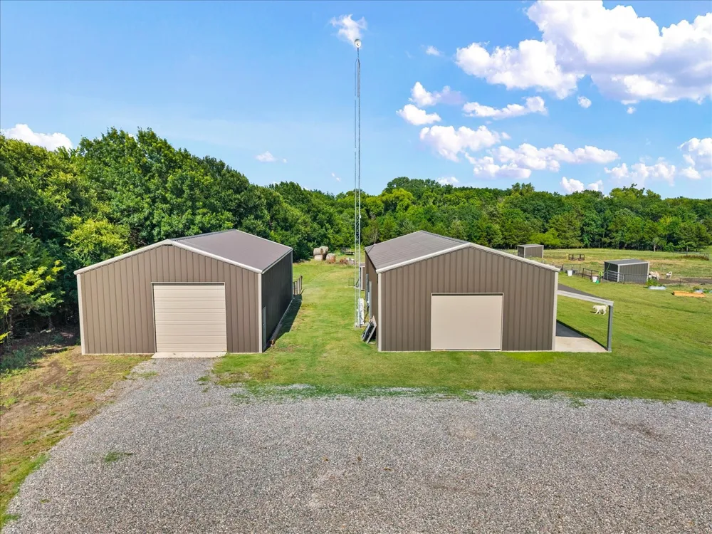 1284 COUNTY ROAD 4940 Leonard, TX 75452
