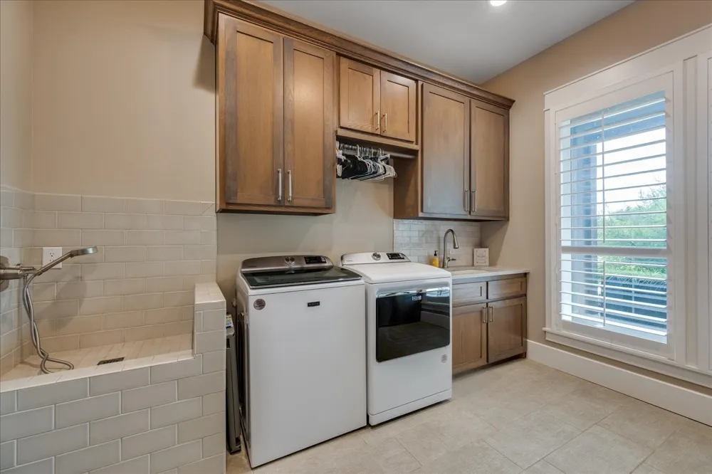 1284 COUNTY ROAD 4940 Leonard, TX 75452