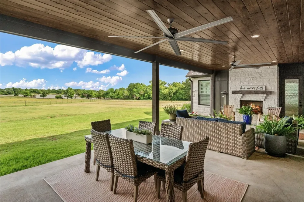 1284 COUNTY ROAD 4940 Leonard, TX 75452