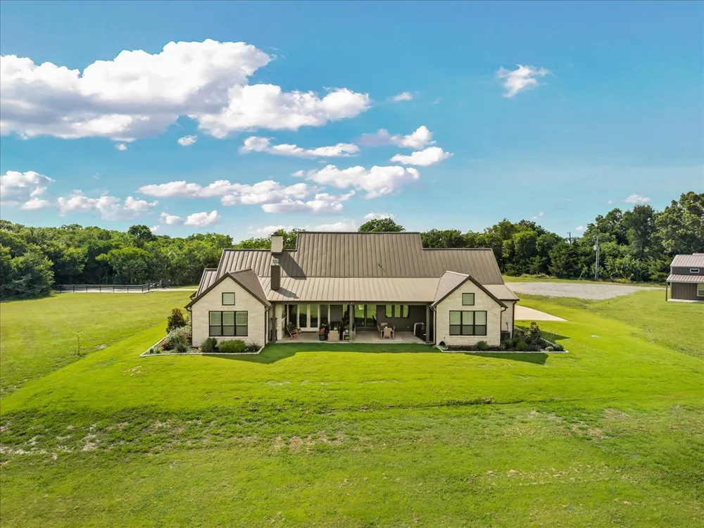 1284 COUNTY ROAD 4940 Leonard, TX 75452