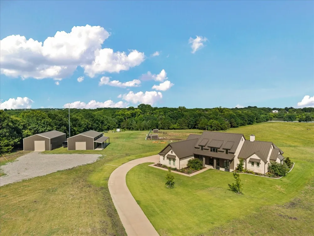 1284 COUNTY ROAD 4940 Leonard, TX 75452