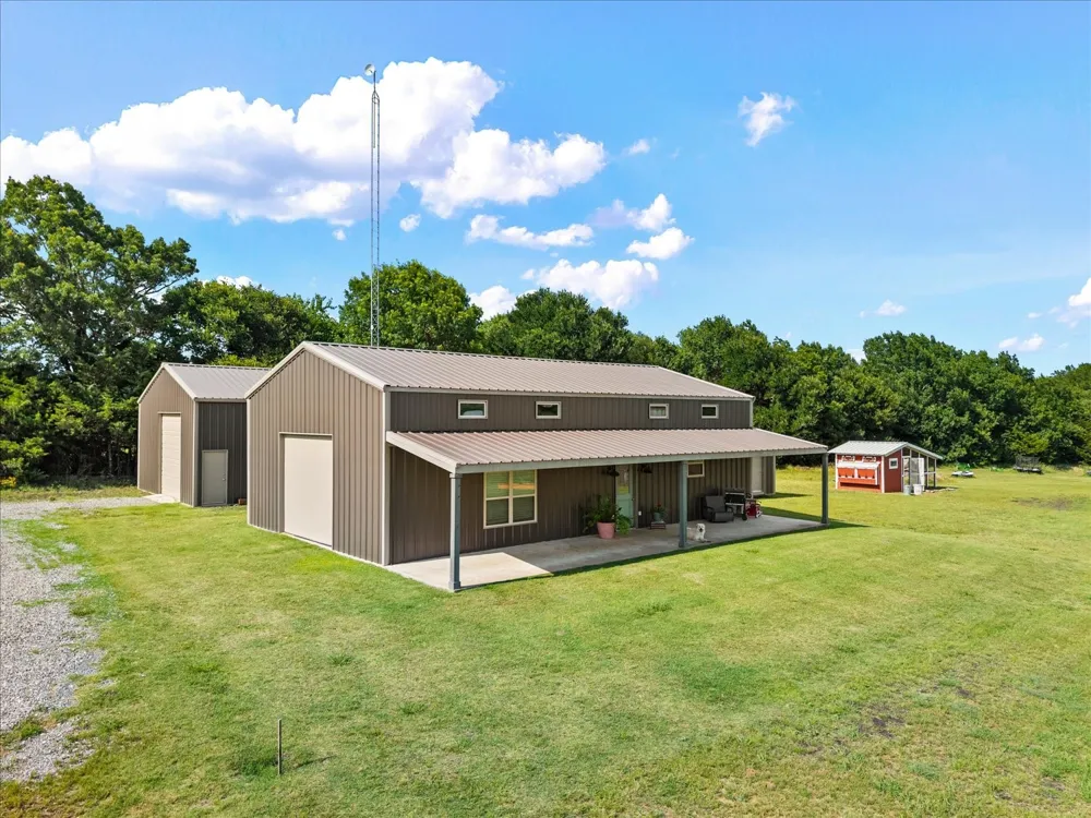 1284 COUNTY ROAD 4940 Leonard, TX 75452