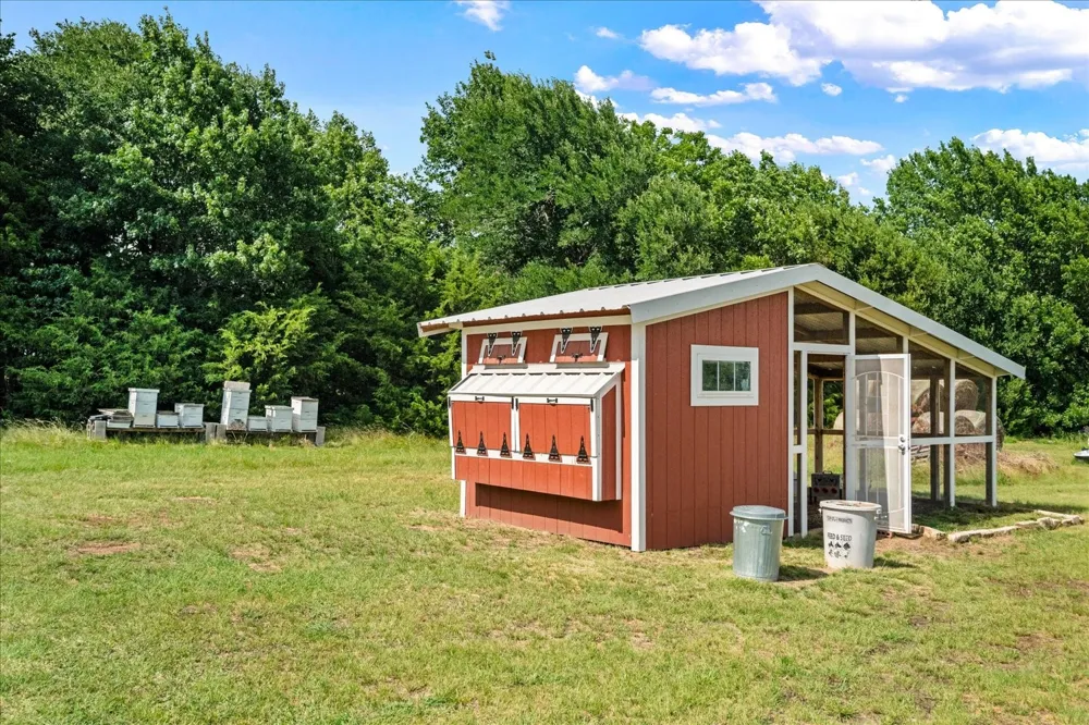 1284 COUNTY ROAD 4940 Leonard, TX 75452