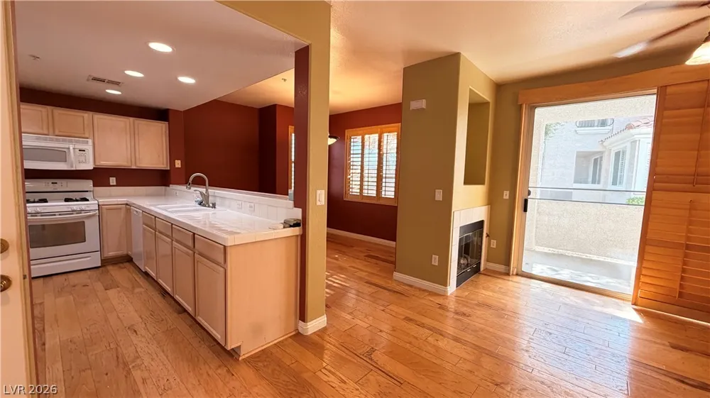 2325 Windmill Parkway #1613 Henderson, NV 89074