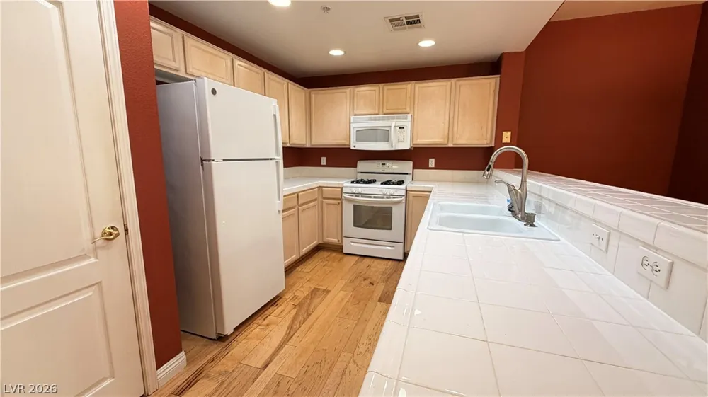 2325 Windmill Parkway #1613 Henderson, NV 89074
