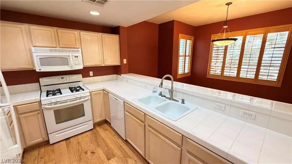 2325 Windmill Parkway #1613 Henderson, NV 89074