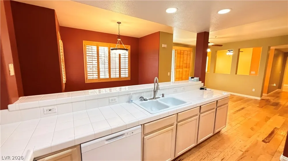 2325 Windmill Parkway #1613 Henderson, NV 89074