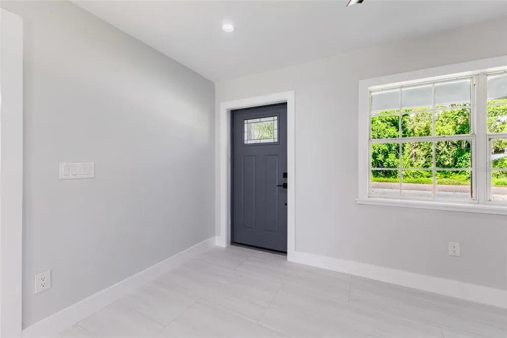 639 HAND AVENUE Sarasota, FL 34232