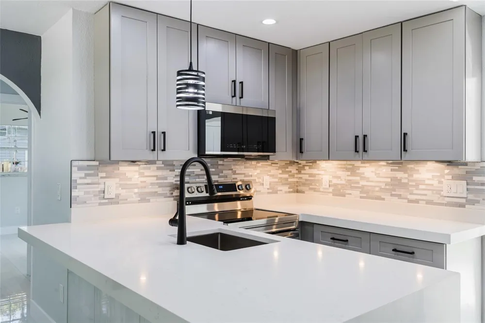 639 HAND AVENUE Sarasota, FL 34232