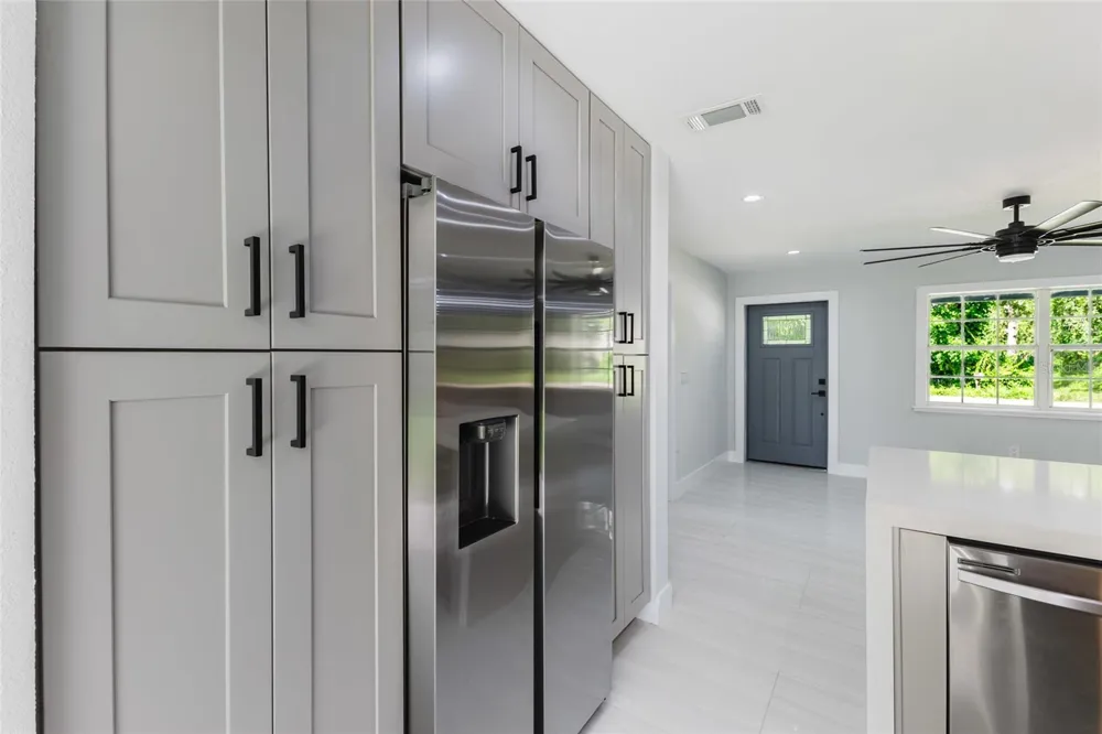 639 HAND AVENUE Sarasota, FL 34232