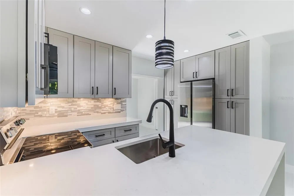 639 HAND AVENUE Sarasota, FL 34232