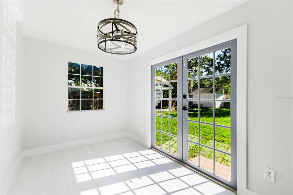 639 HAND AVENUE Sarasota, FL 34232