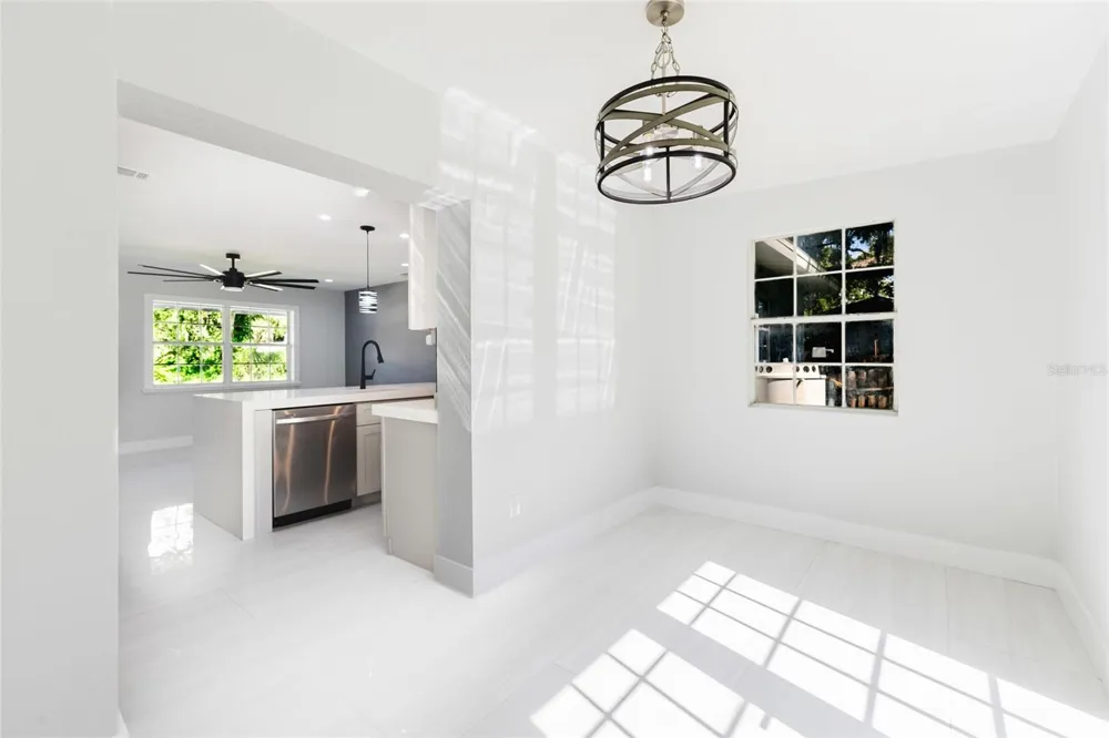 639 HAND AVENUE Sarasota, FL 34232