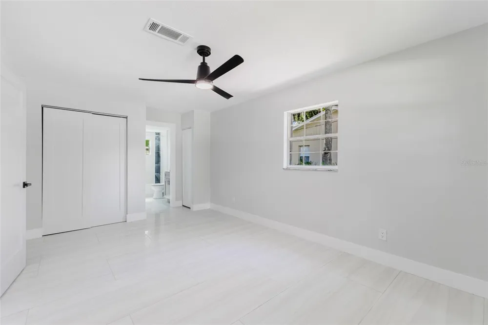 639 HAND AVENUE Sarasota, FL 34232