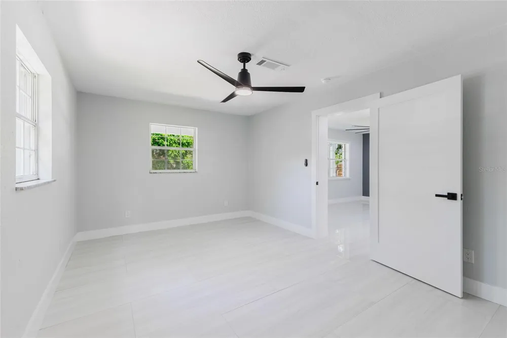 639 HAND AVENUE Sarasota, FL 34232