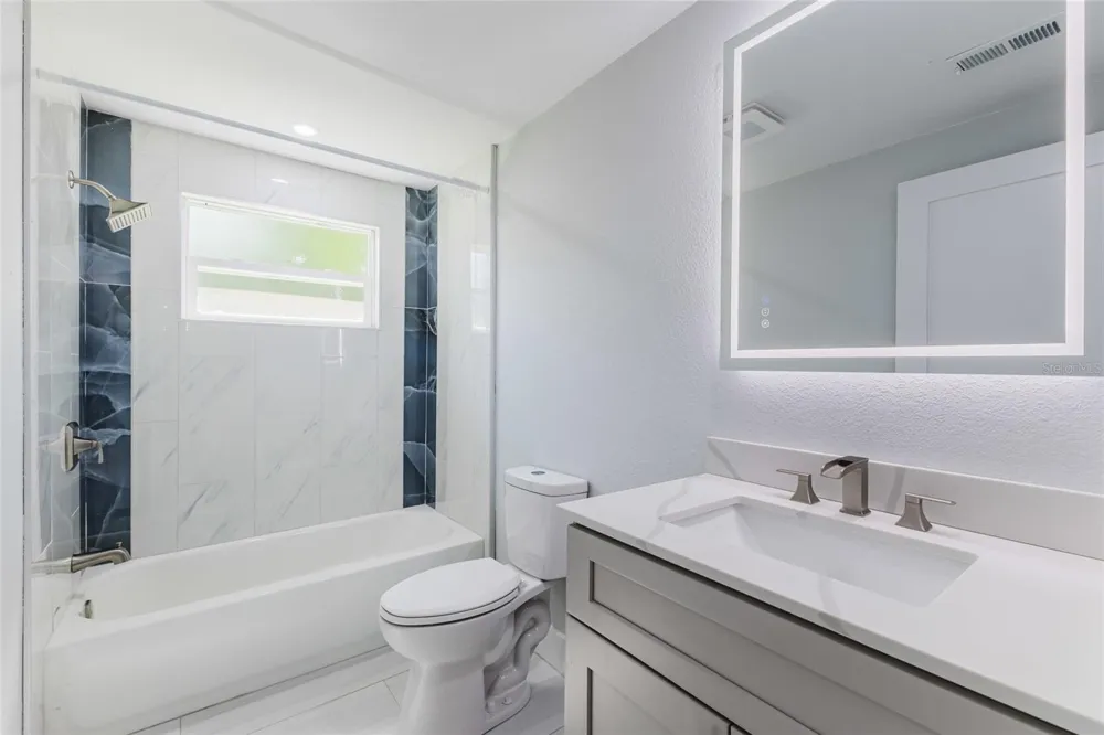 639 HAND AVENUE Sarasota, FL 34232