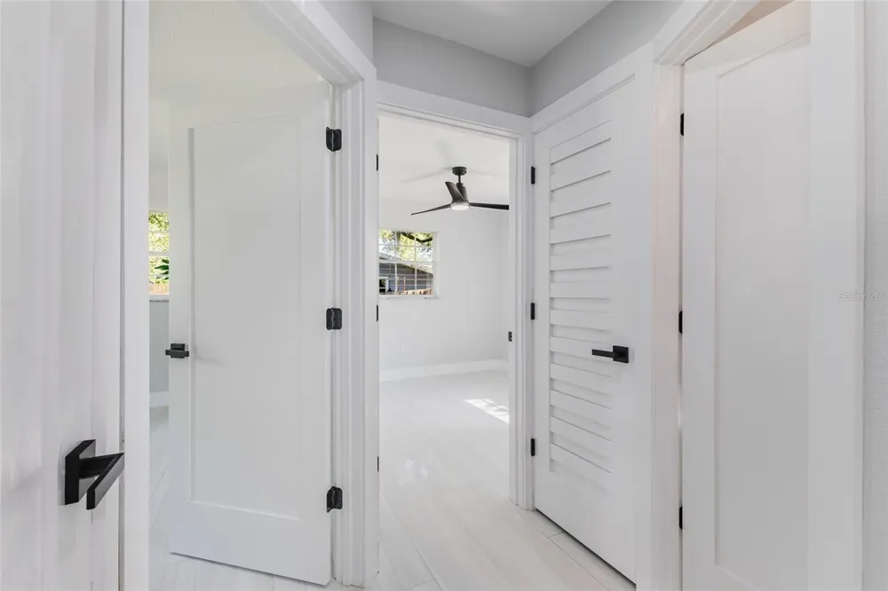 639 HAND AVENUE Sarasota, FL 34232