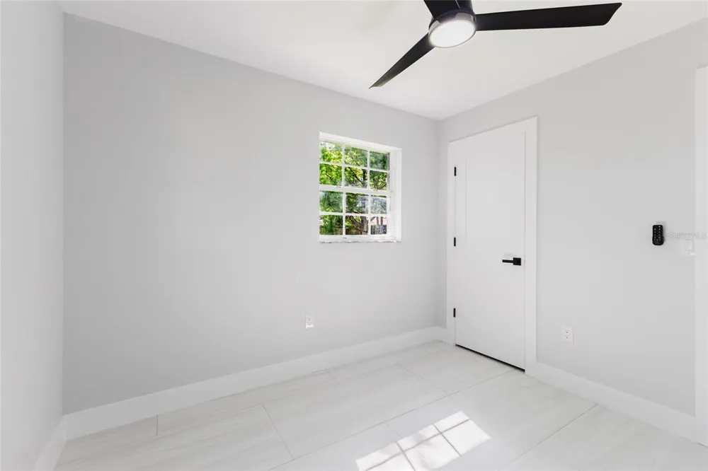 639 HAND AVENUE Sarasota, FL 34232