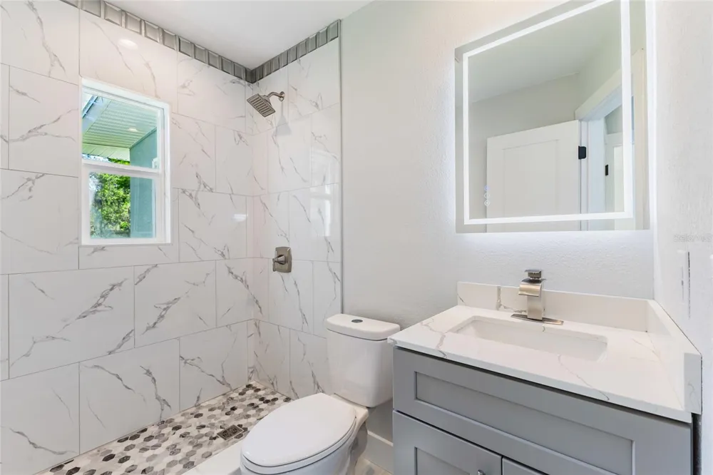 639 HAND AVENUE Sarasota, FL 34232