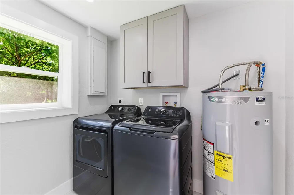 639 HAND AVENUE Sarasota, FL 34232