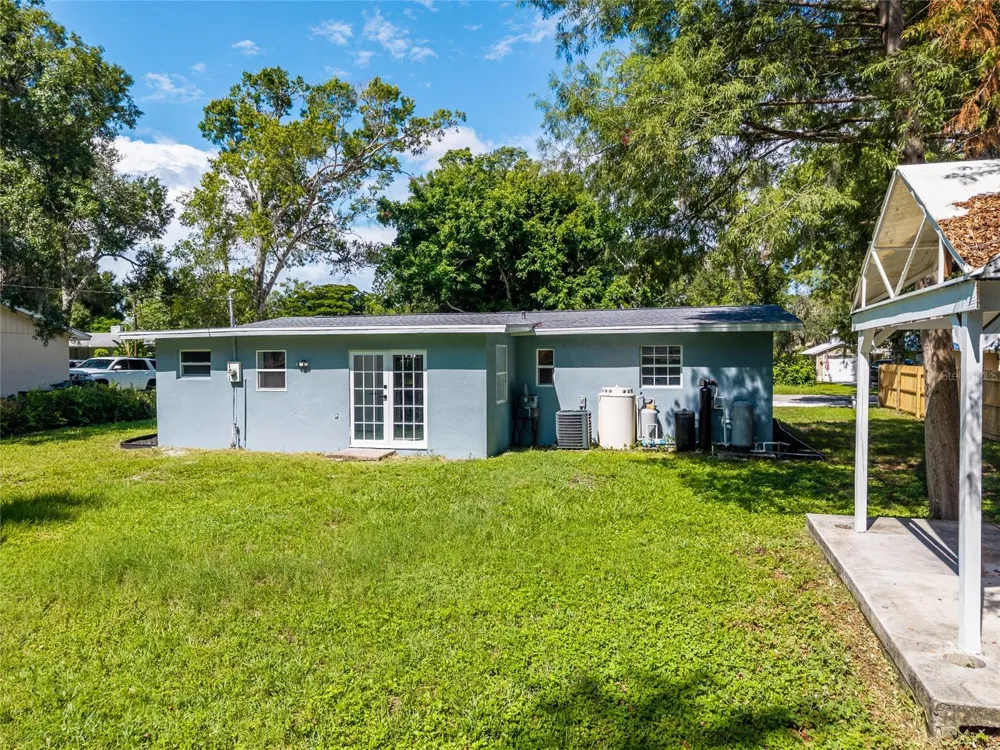639 HAND AVENUE Sarasota, FL 34232