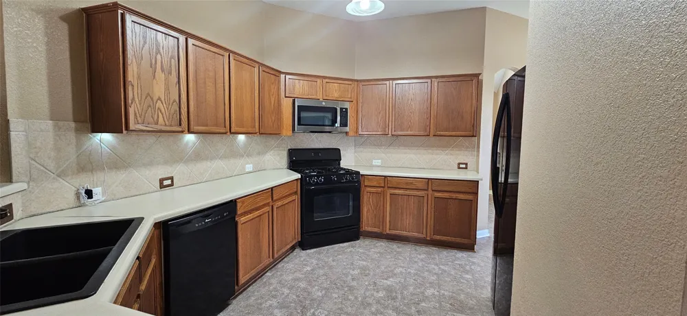 107 HELEN Cove Hutto, TX 78634