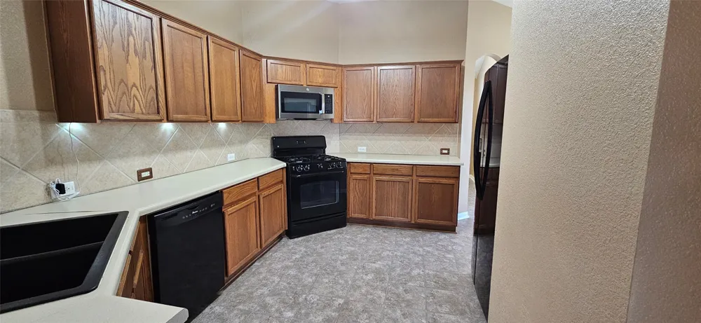 107 HELEN Cove Hutto, TX 78634