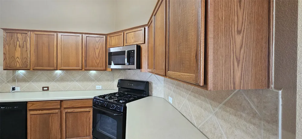 107 HELEN Cove Hutto, TX 78634