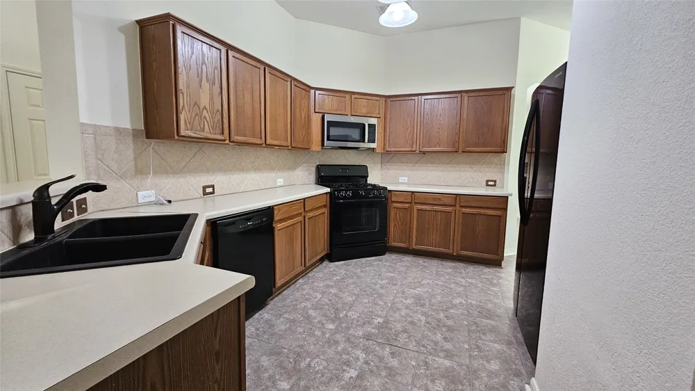 107 HELEN Cove Hutto, TX 78634