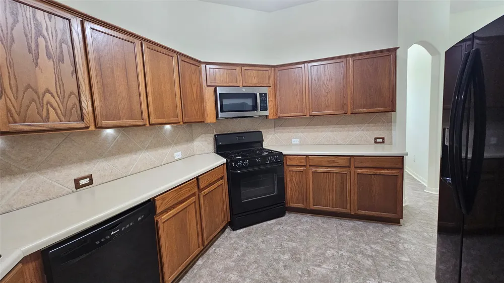 107 HELEN Cove Hutto, TX 78634