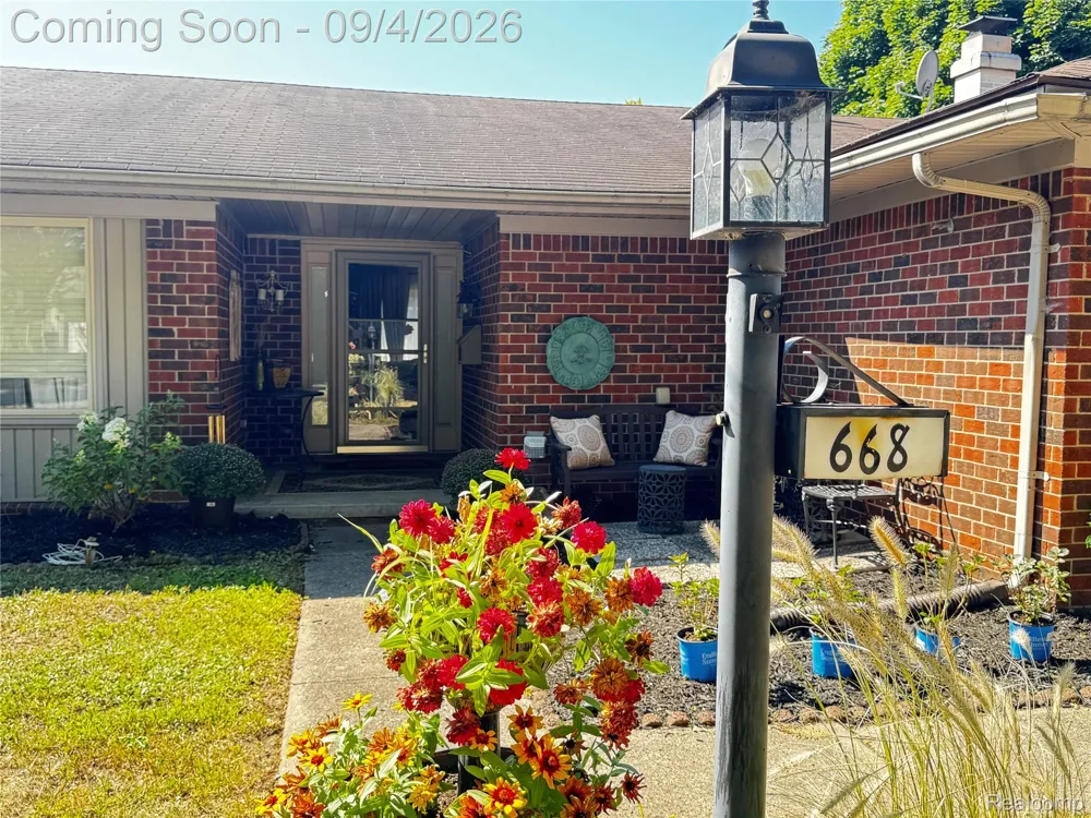 668 Randall Drive Troy City, MI 48085