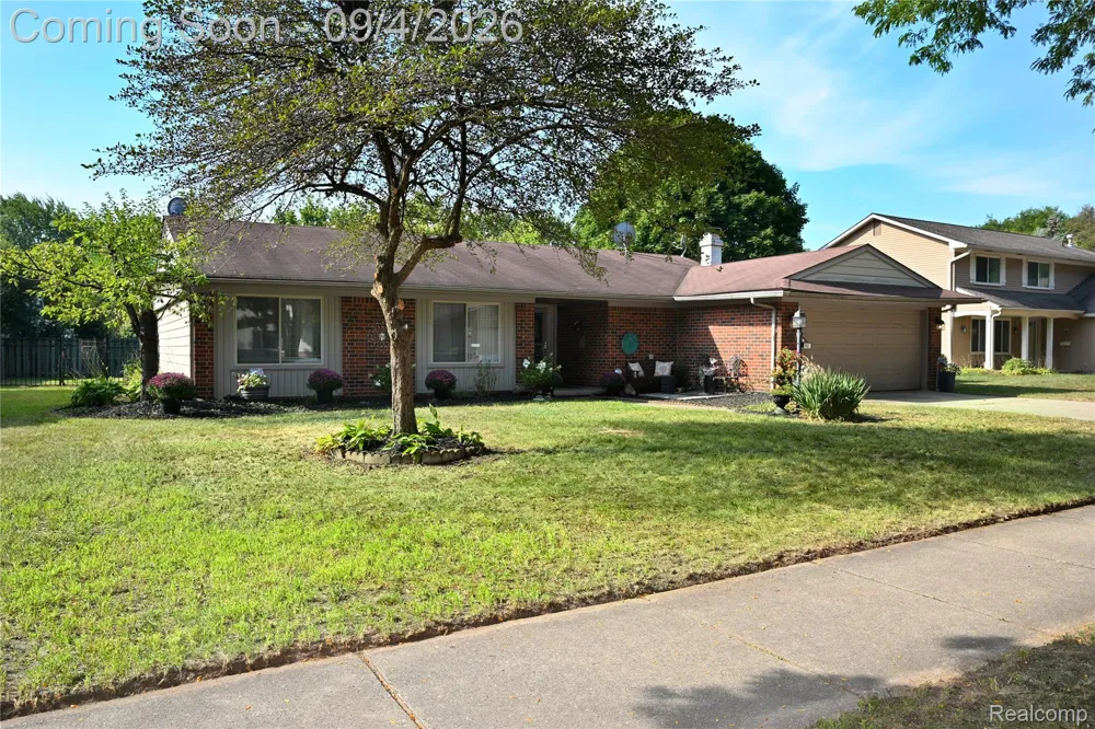 668 Randall Drive Troy City, MI 48085