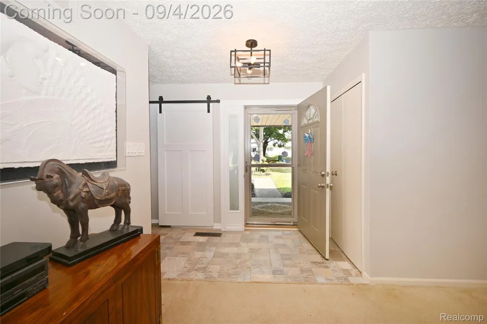 668 Randall Drive Troy City, MI 48085