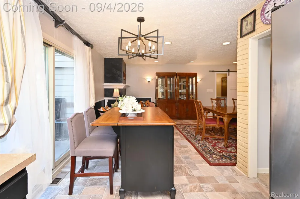 668 Randall Drive Troy City, MI 48085