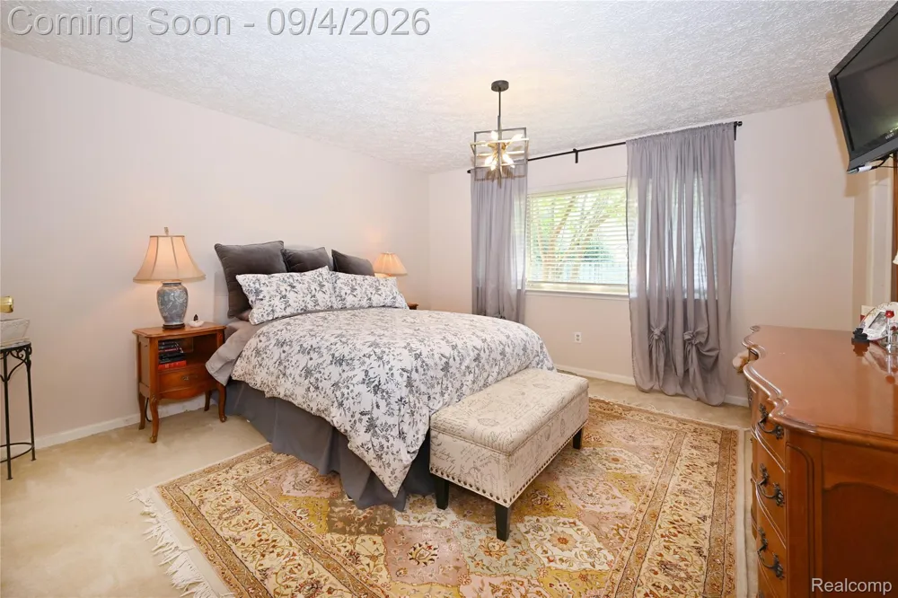 668 Randall Drive Troy City, MI 48085