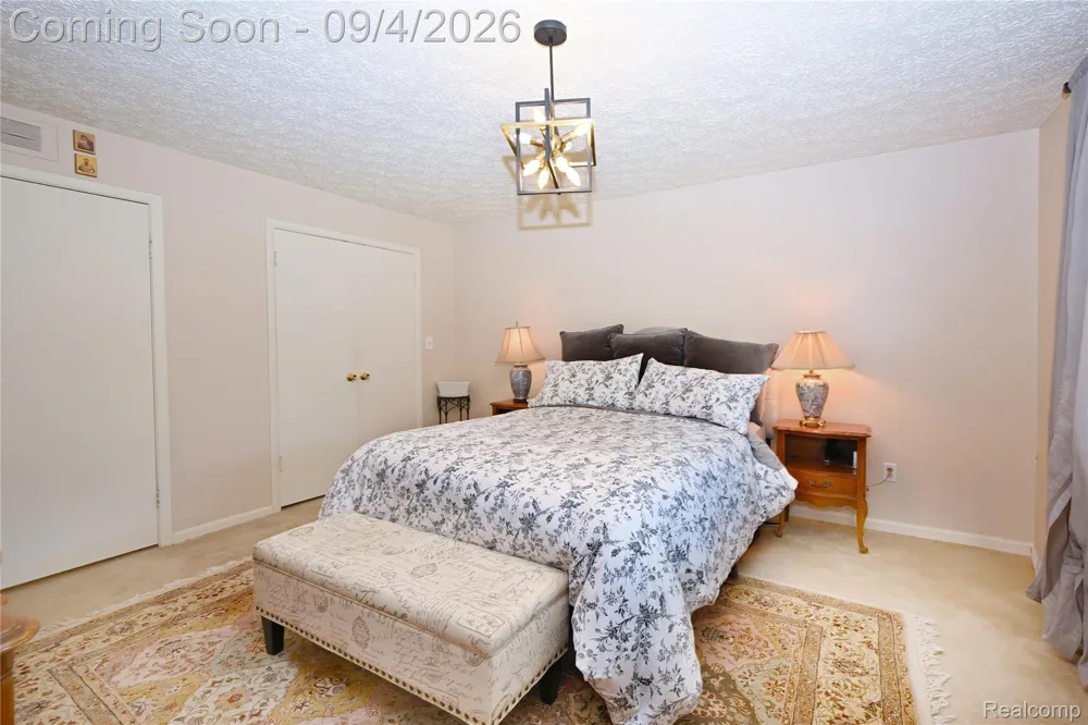 668 Randall Drive Troy City, MI 48085