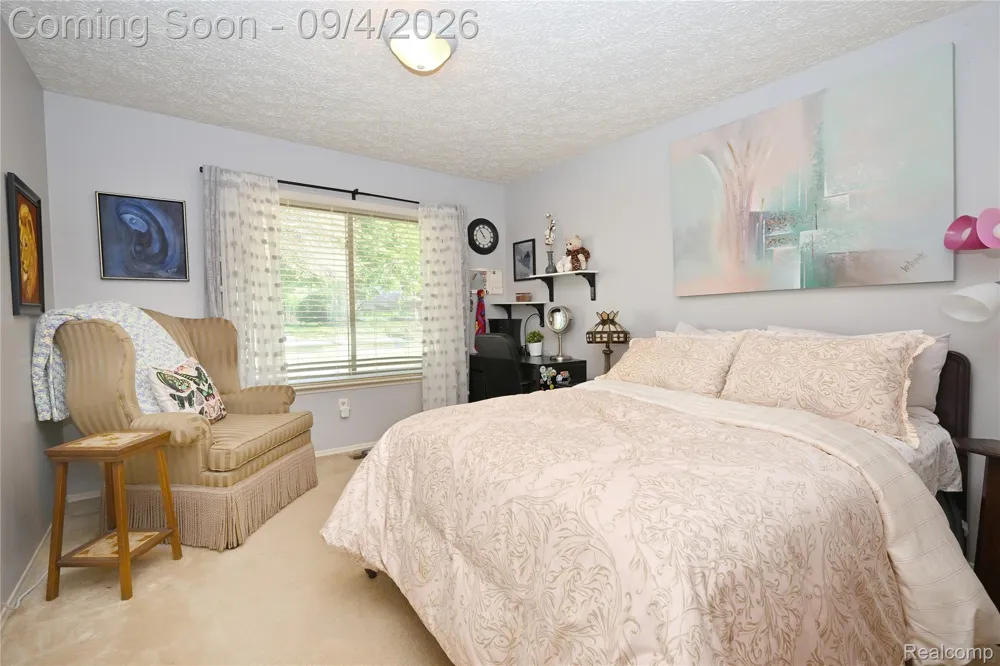 668 Randall Drive Troy City, MI 48085