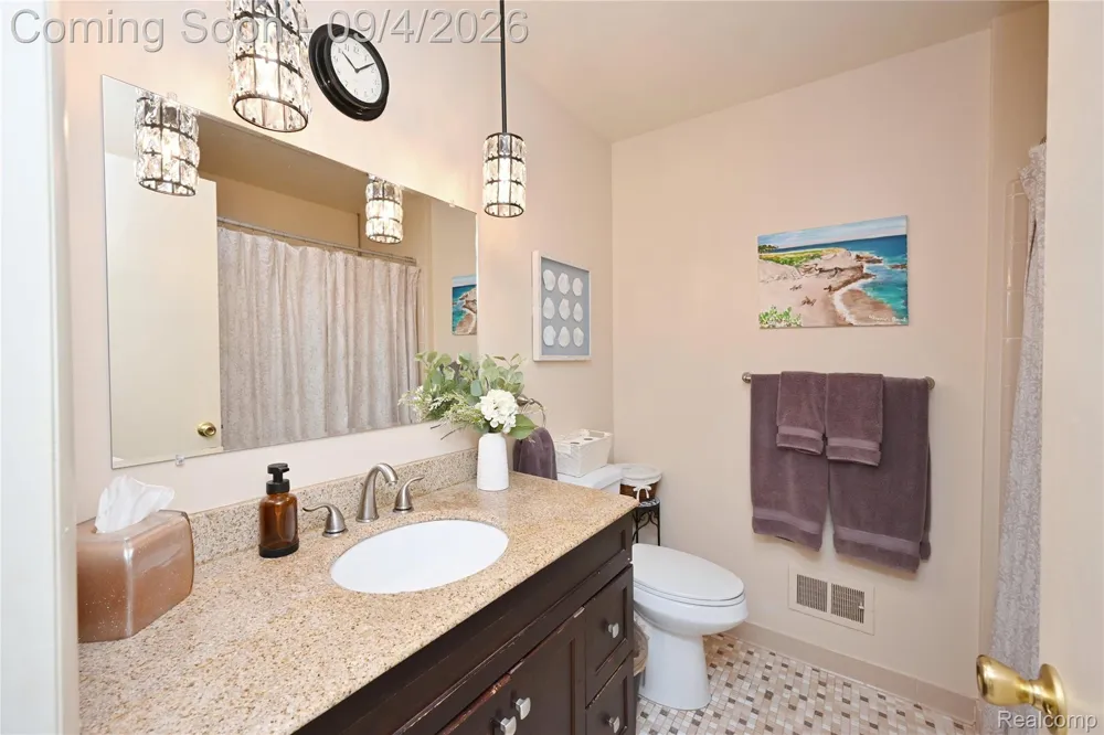 668 Randall Drive Troy City, MI 48085