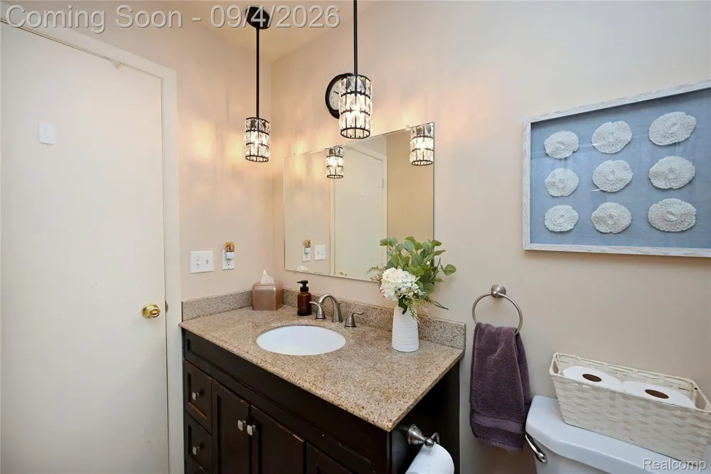 668 Randall Drive Troy City, MI 48085