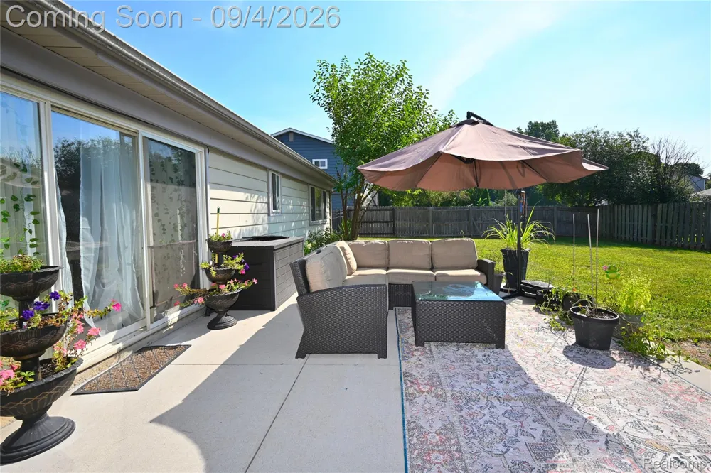 668 Randall Drive Troy City, MI 48085