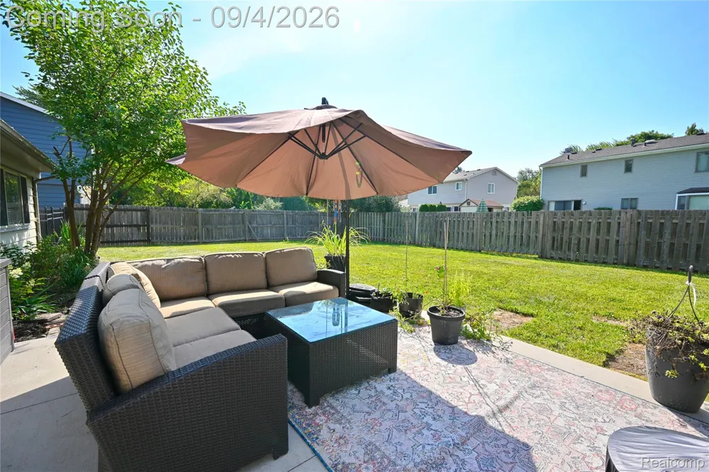 668 Randall Drive Troy City, MI 48085