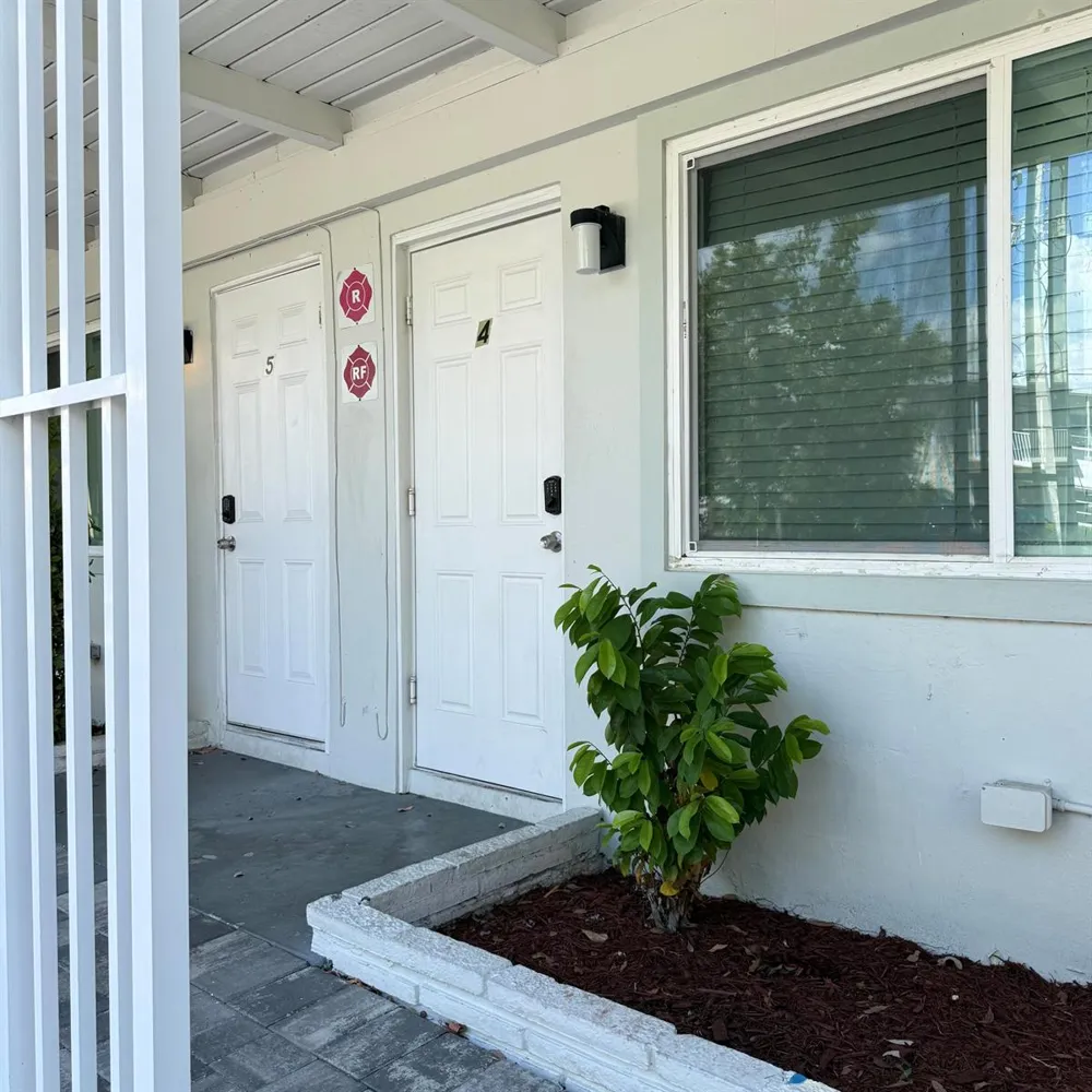 906 Riverside Drive #1-9 Pompano Beach, FL 33062
