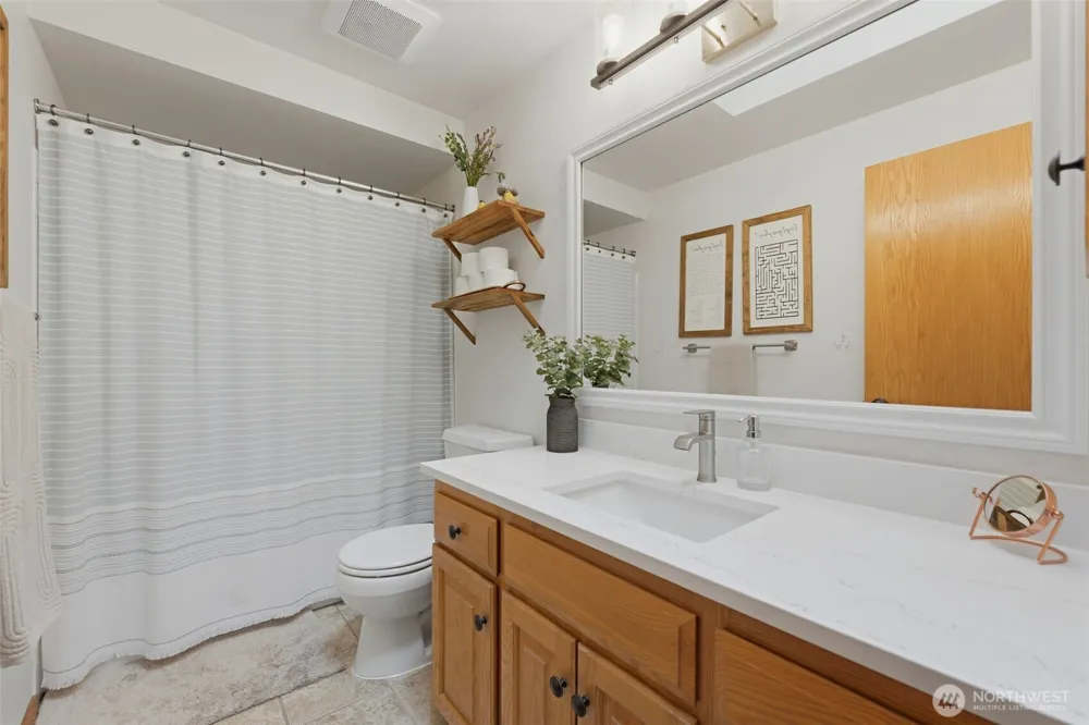 20130 Bue Rund Loop NE Poulsbo, WA 98370