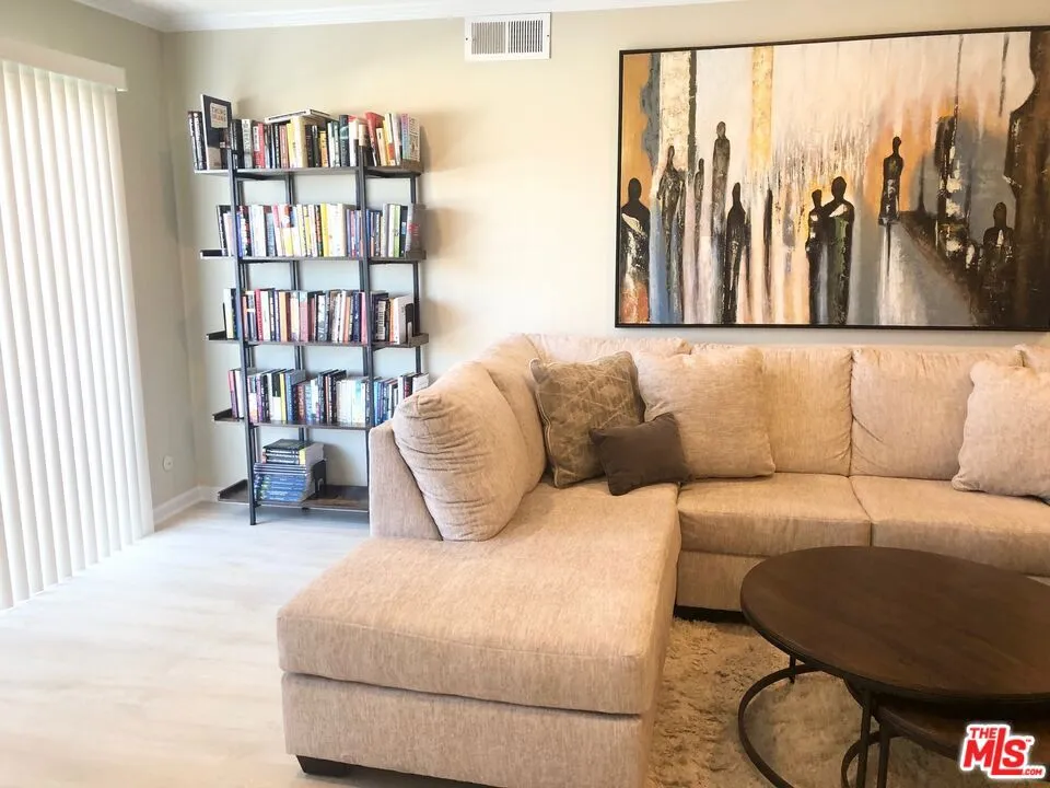 1250 Kings Road #506 West Hollywood, CA 90069