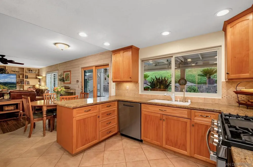 1734 Treseder Cir El Cajon, CA 92019