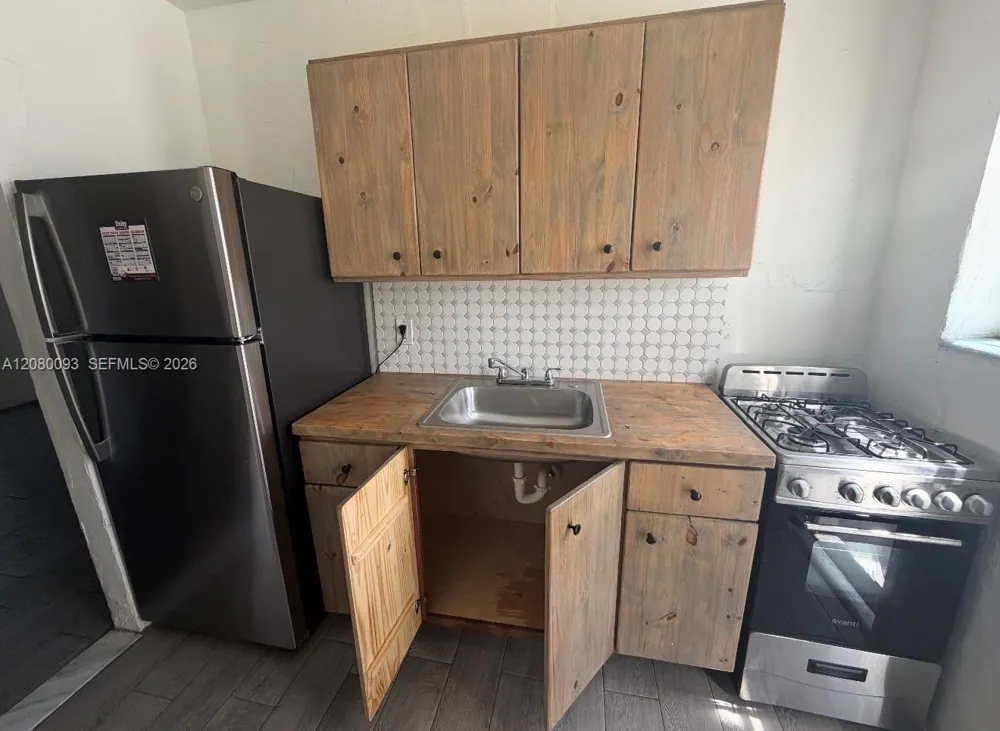 10040 NW 7 Ct #3-C Miami, FL 33150